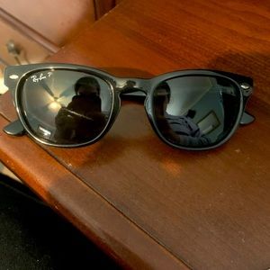 Black RayBans polarized